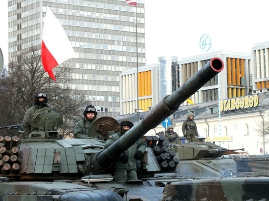 В Польше начали массово разворачивать армейские рекрутинговые центры