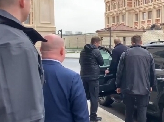 Путин за рулем внедорожника приехал в школу на Херсонесе