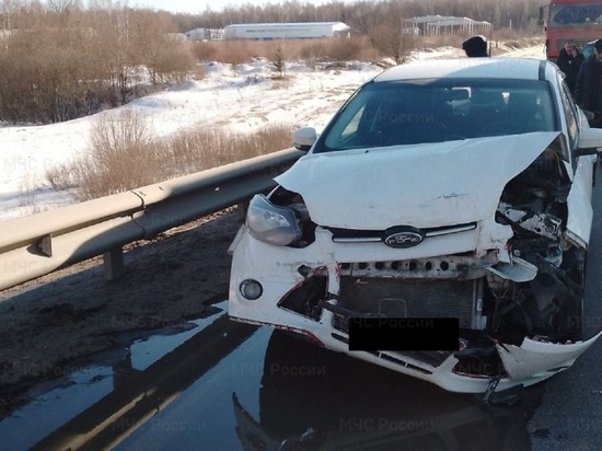 МАЗ протаранил 3 машины на трассе в Калужской области