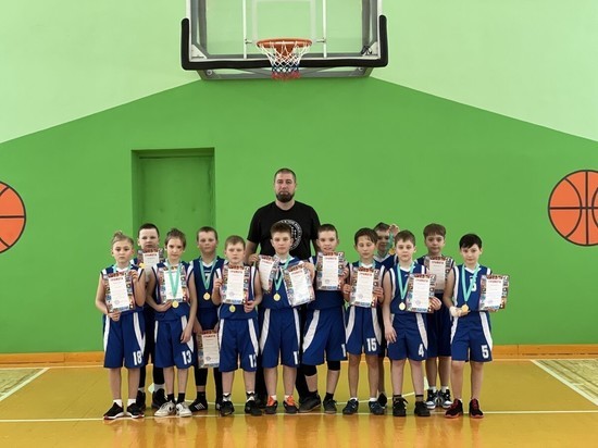 Юные спортсмены из Торопца заняли первое место в турнире по баскетболу