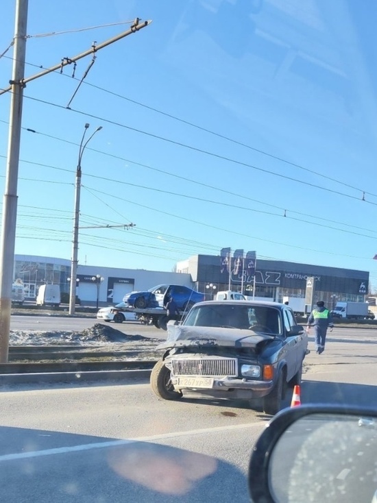 В Курске разбился автомобиль «Волга»