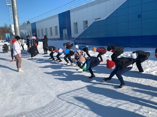 Именитые конькобежцы провели мастер-класс для юных северян в Мончегорске