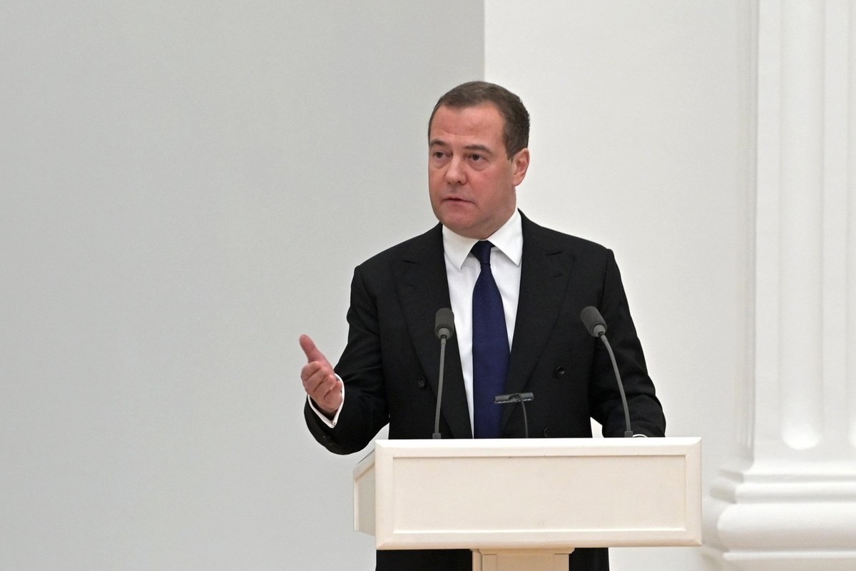 Medvedev urged the Americans to join the battle and take back the country