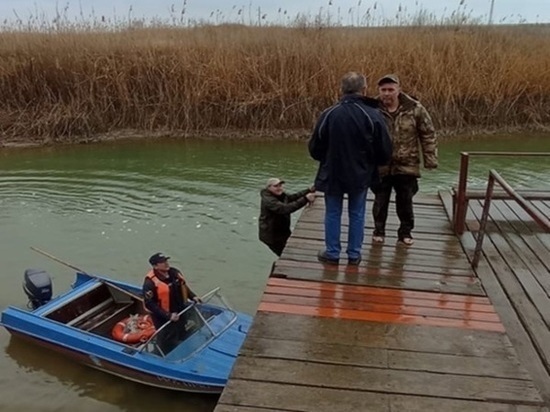 В Веселовском районе спасли рыбаков, застрявших на острове