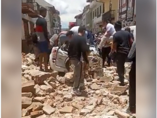 В Эквадоре из-за землетрясения пострадали несколько человек