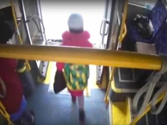 Ярославскую школьницу высадили из автобуса в 10 км от дома