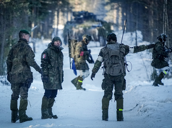 Politiсo: размещение 300 тысяч солдат у российских границ  грозит расколом НАТО