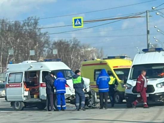 Врачи скорой помощи пострадали в ДТП с автобусом в Южно-Сахалинске