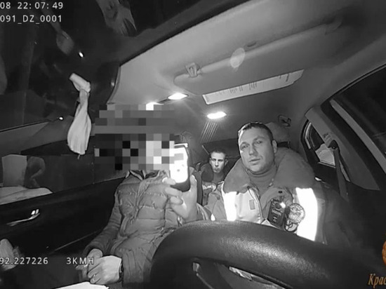 Водитель из Енисейска без прав прятался на заднем сиденье машины от ГАИ и получил штраф