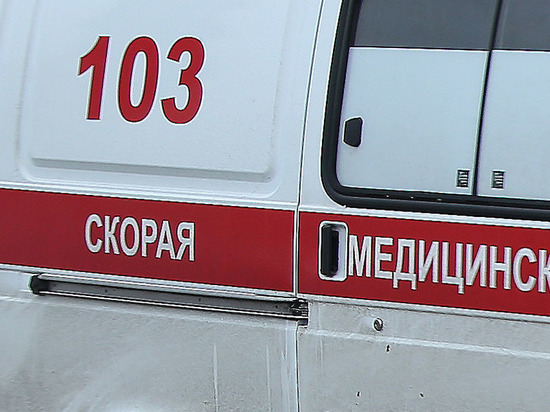 Бригада скорой помощи и пациент пострадали в ДТП на Сахалине