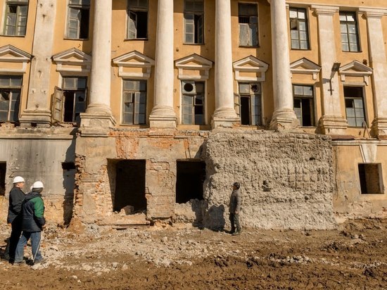Губернатор Старовойт проинспектировал работы по реконструкции бывшей мужской гимназии в Курске