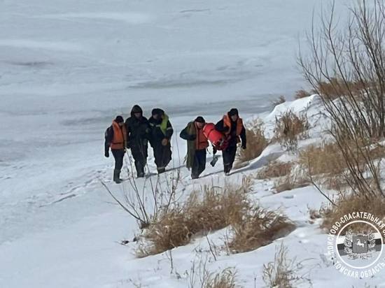 Томские спасатели 19 марта сняли со льда Томи рыбака в прединсультном состоянии