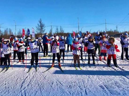 В Салехарде 350 любителей ЗОЖ вышли на «Ямальскую лыжню»