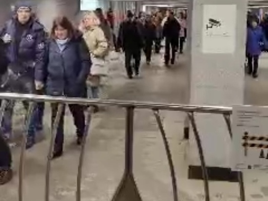 На протечку в переходе станции МЦД «Подольск» жалуются жители