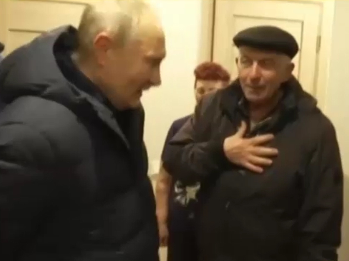 Footage of Putin's visit to Mariupol: got behind the wheel, talked with residents