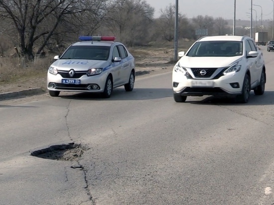 Полицейские оценили состояние дорог в двух районах Волгограда