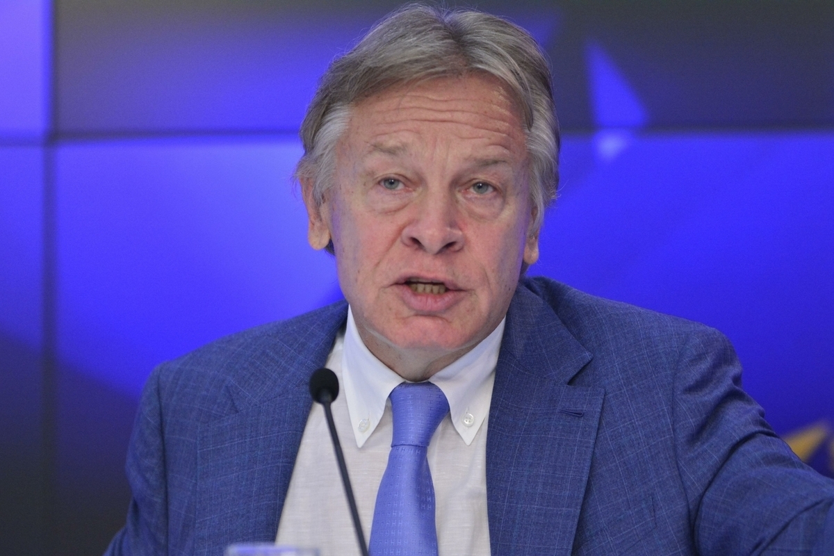 Senator Pushkov recalled that the United States planned to deploy NATO military bases in Crimea