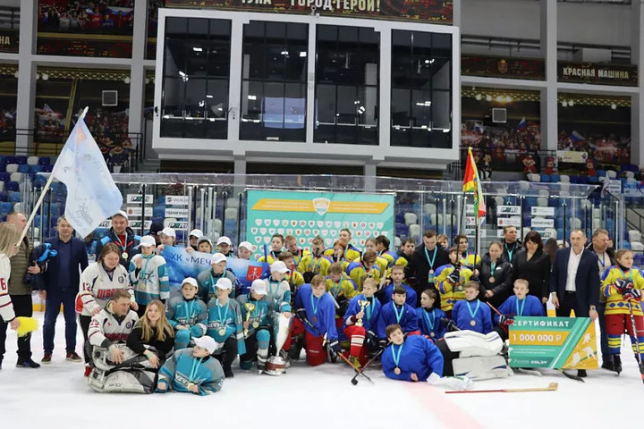 In the Ice Palace in Tula, the winners and prize-winners of the children's Cup of the Tula region in yard hockey "Step into Life" were awarded