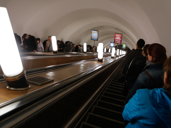 Станцию метро «Ломоносовская» вновь открыли для пассажиров после сбоя
