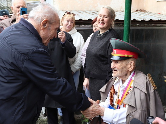 Жизнь достойная экранизации: в Ялте с 99-летием поздравили Почетного гражданина города