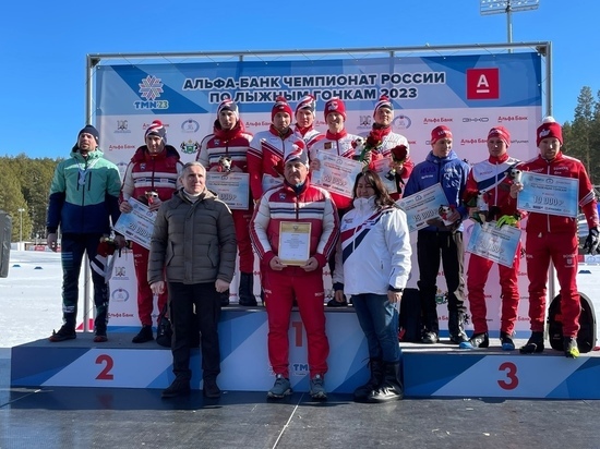 Наталья Непряева и Александр Большунов одержали победу в скиатлоне