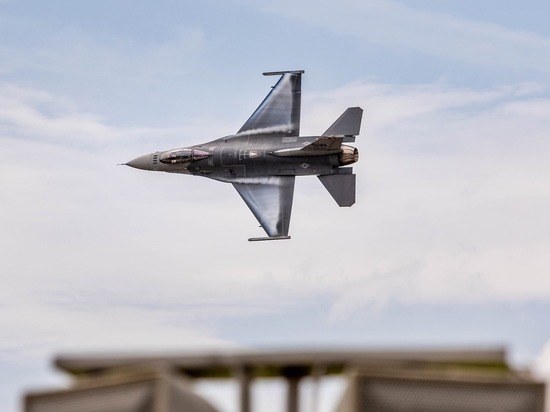 Украинский генерал Голубцов: лучшие пилоты ВСУ погибли в ожидании истребителей F-16