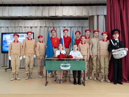 Парту героя в честь погибшего в СВО старшего лейтенанта открыли в школе № 3 Южно-Сахалинска