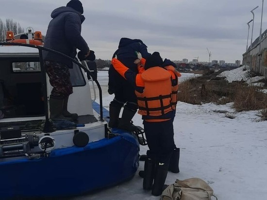 В Татарстане спасли рыбака, которому стало плохо на льду Камы