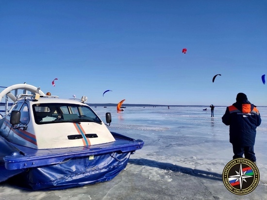 Спасатели оказали помощь спортсмену на Онежском озере в Петрозаводске