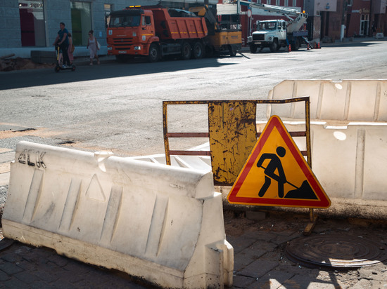 В Твери перекрыли улицу Хромова, где провалился автобус: на участке проведут работы
