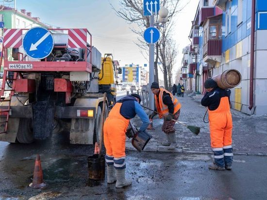 Дороги отремонтируют литым асфальтом на шести улицах Южно-Сахалинска в ночь на 21 марта