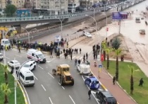 Ранее пострадавший в результате сильнейшего землетрясения турецкий город Искендерун затопило