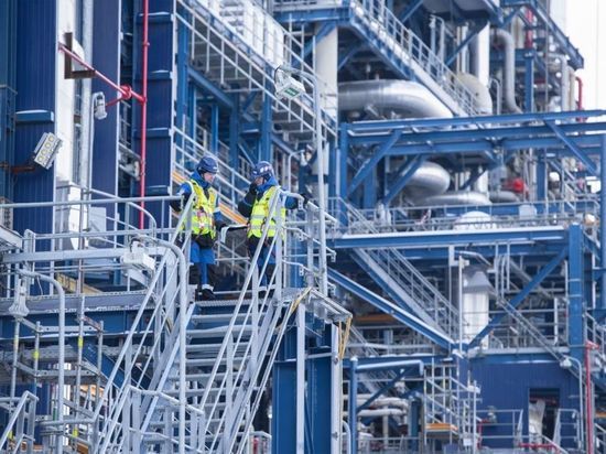 ОНПЗ выполнил 90% строительно-монтажных работ на комплексе первичной переработке нефти