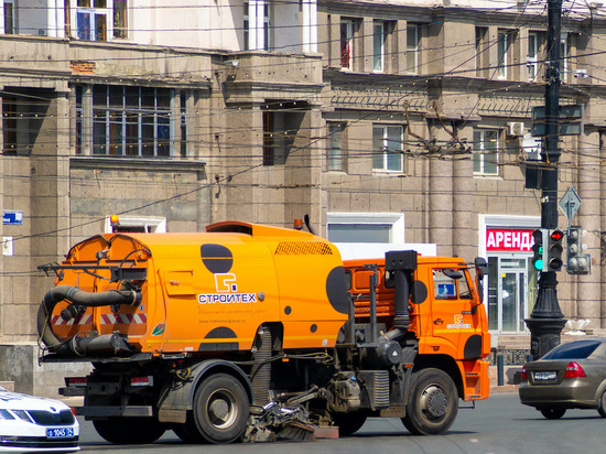 В Челябинске для уборки улиц подготовили пылесосы