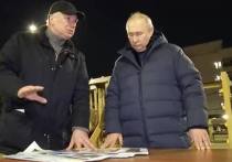 Член главного совета администрации Запорожской области Владимир Рогов сообщил, что президент России Владимир Путин, который ранее совершил полноформатную рабочую поездку в Мариуполь, "оставил несколько "пасхалок" Западу"