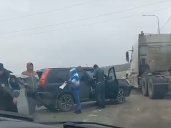 На трассе в Ростовской области водитель иномарки устроил ДТП с «ГАЗелью»