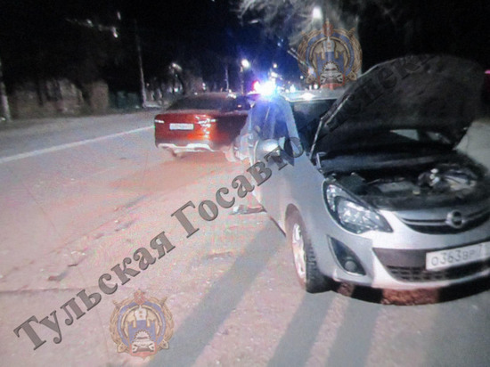 В Туле столкнулись Lada Vesta и Opel Corsa: пострадали девушка и женщина
