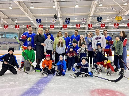 Воспитанники детского дома «Оленёнок» побывали на хоккейном мастер-классе