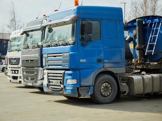 На дорогах Ленобласти введут ограничение на проезд грузовиков с апреля по август