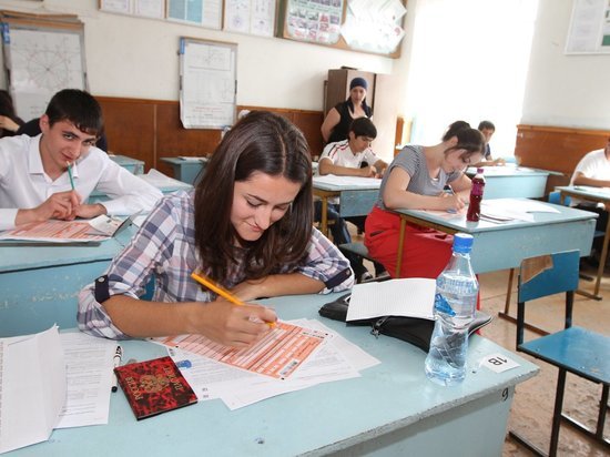 Школьники Дагестана начали сдавать ЕГЭ досрочно