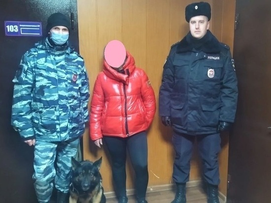 В Рязани сотрудники полиции задержали 26-летнюю женщину с наркотиками
