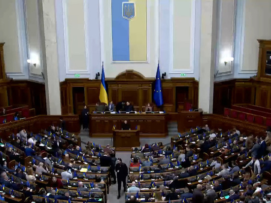Рада Украины отправила в отставку сразу трех министров
