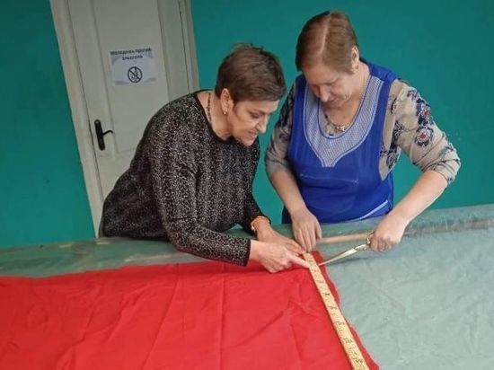 Тамбовские домохозяйки отшивают перевязочные материалы для бойцов СВО