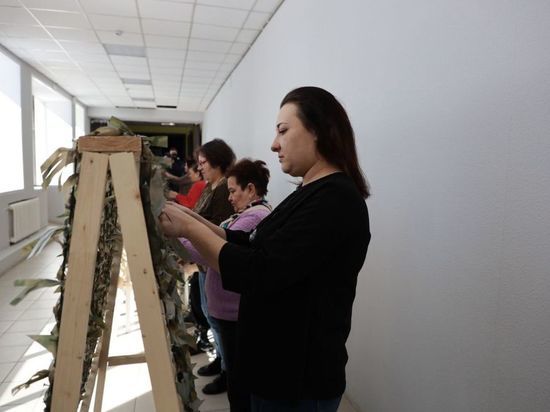 Серпуховичи продолжают работу по производству маскировочных сетей