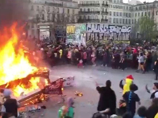 Власти Парижа задержали более 100 участников митинга против пенсионной реформы