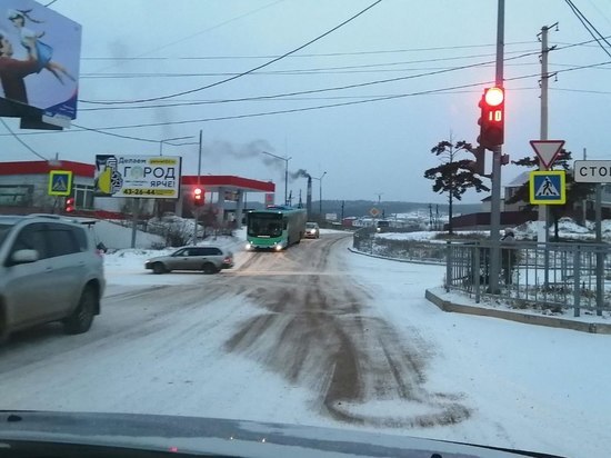 В Улан-Удэ снова началась борьба со снегом на дорогах