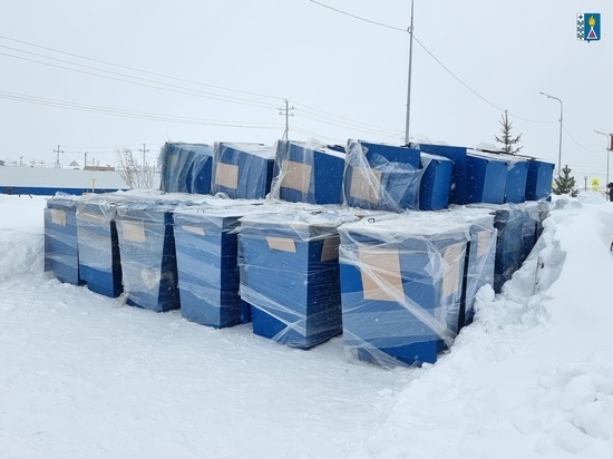 В Уренгой привезли почти 150 новых мусорных баков с крышками