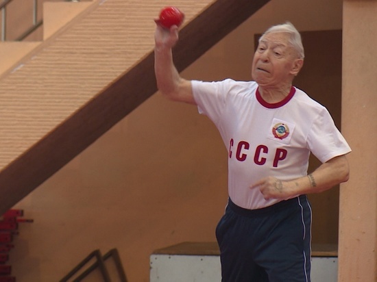 95-летний иркутянин Константин Познянский установил мировой рекорд по толканию ядра