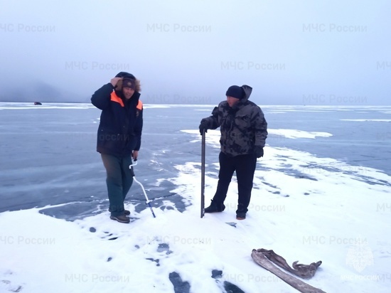 Спасатели эвакуировали со льда Байкала 14 человек из-за непогоды. Еще троих не нашли