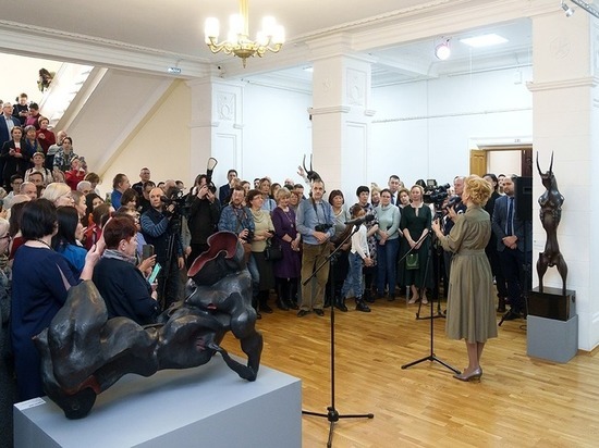 В художественном музее впервые открылась выставка Даши Намдакова